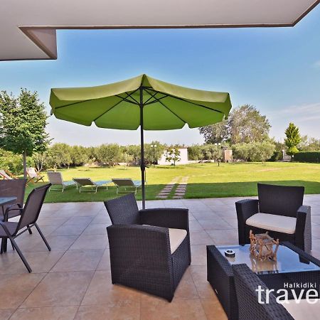 Villa Iris By Rentalspro Services - Agios Mamas Beach エクステリア 写真