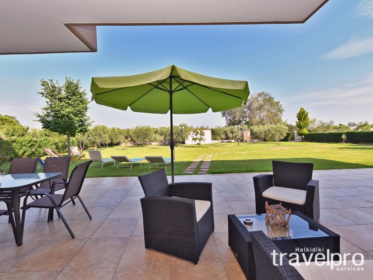 Villa Iris By Rentalspro Services - Agios Mamas Beach エクステリア 写真