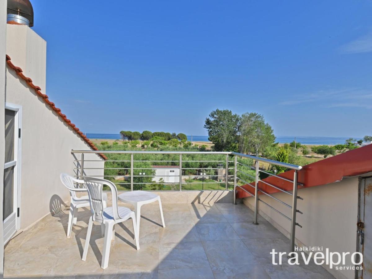Villa Iris By Rentalspro Services - Agios Mamas Beach エクステリア 写真