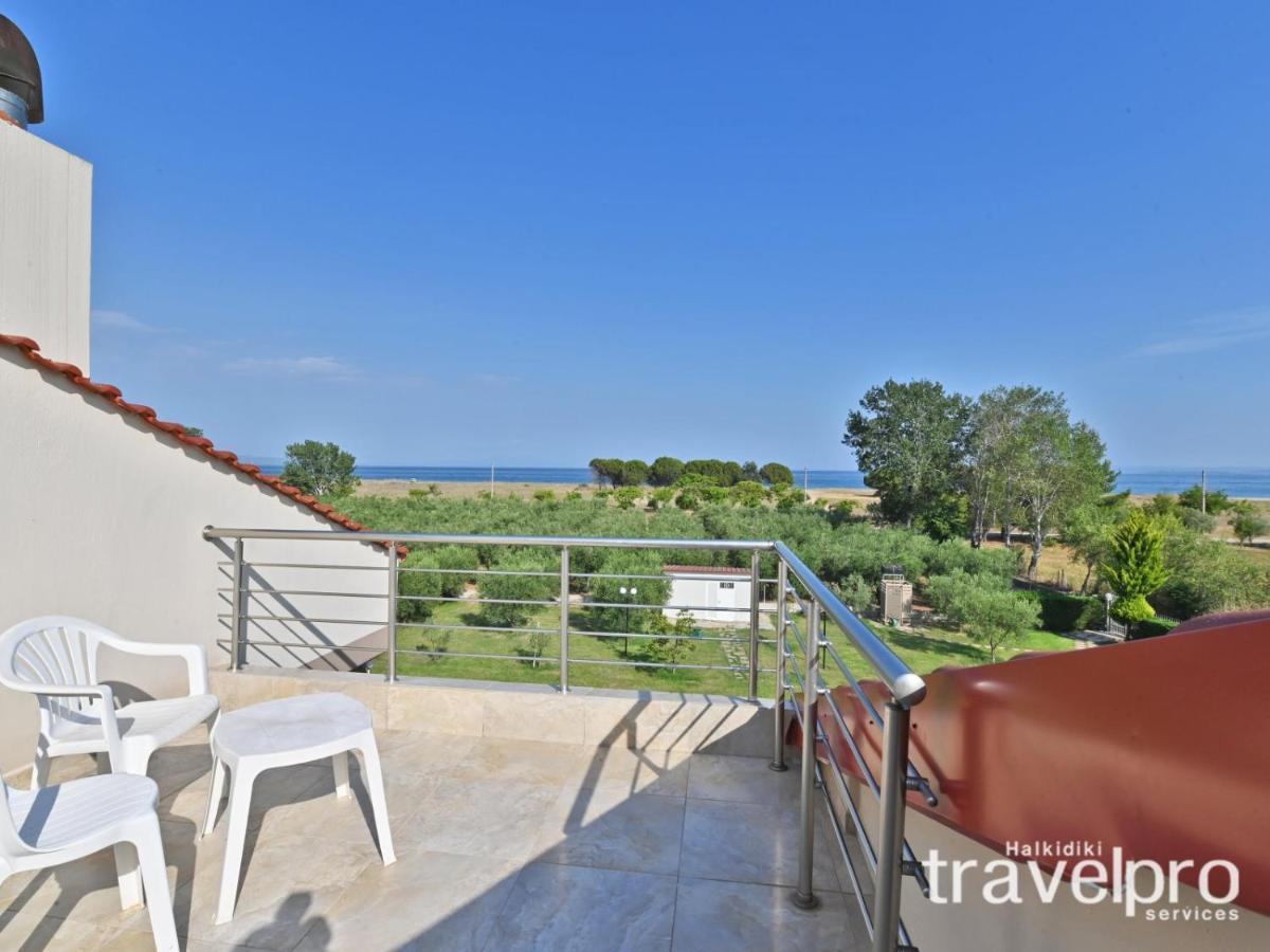 Villa Iris By Rentalspro Services - Agios Mamas Beach エクステリア 写真