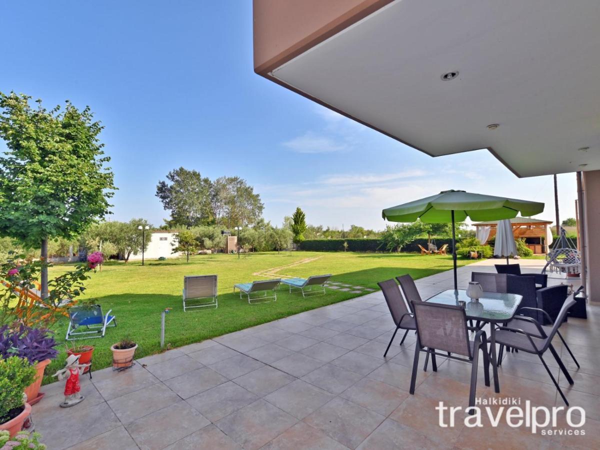 Villa Iris By Rentalspro Services - Agios Mamas Beach エクステリア 写真