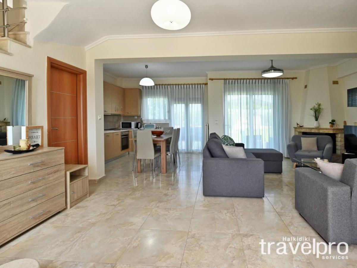 Villa Iris By Rentalspro Services - Agios Mamas Beach エクステリア 写真