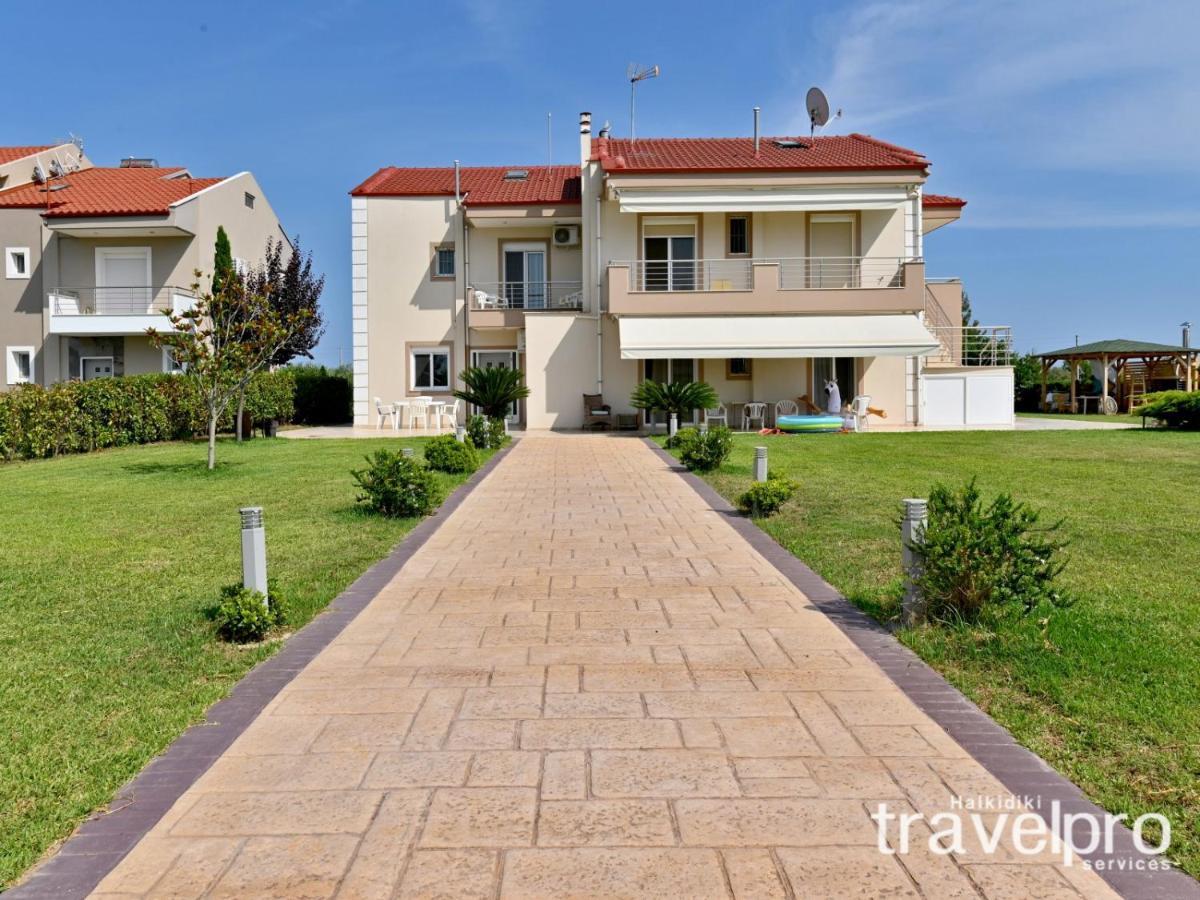 Villa Iris By Rentalspro Services - Agios Mamas Beach エクステリア 写真