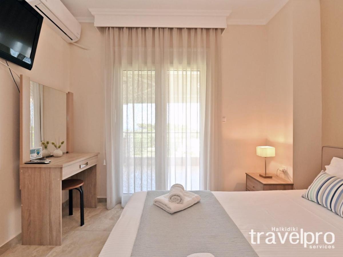 Villa Iris By Rentalspro Services - Agios Mamas Beach エクステリア 写真