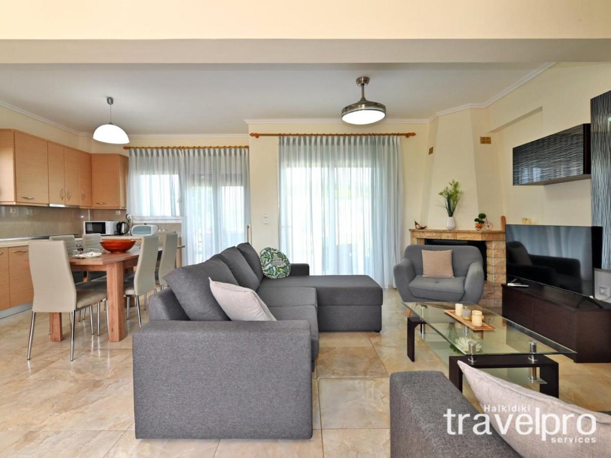 Villa Iris By Rentalspro Services - Agios Mamas Beach エクステリア 写真