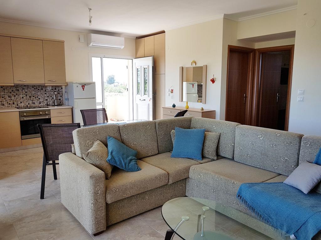 Villa Iris By Rentalspro Services - Agios Mamas Beach エクステリア 写真