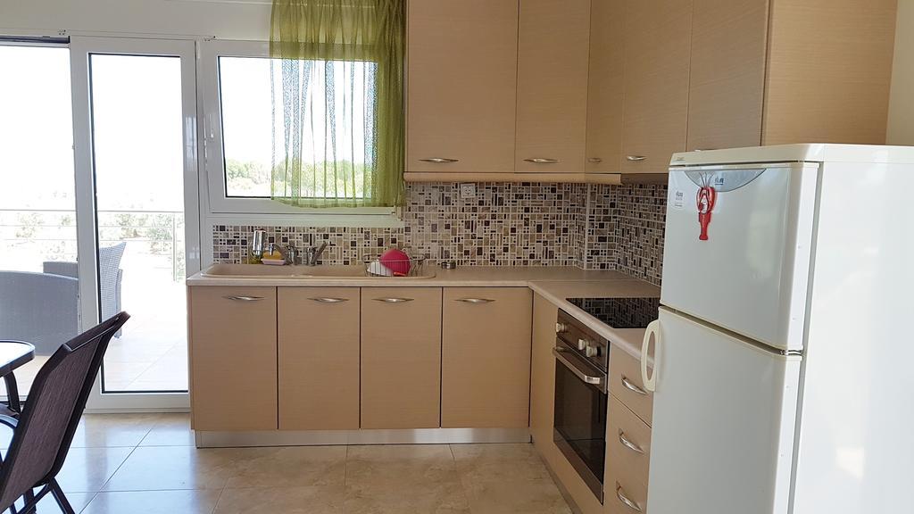 Villa Iris By Rentalspro Services - Agios Mamas Beach エクステリア 写真