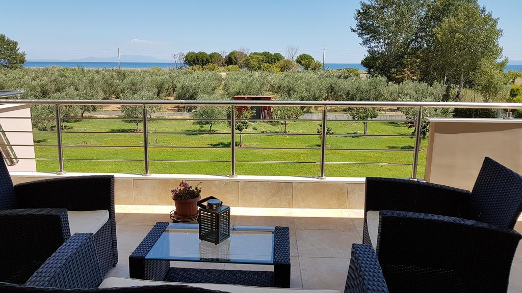 Villa Iris By Rentalspro Services - Agios Mamas Beach エクステリア 写真