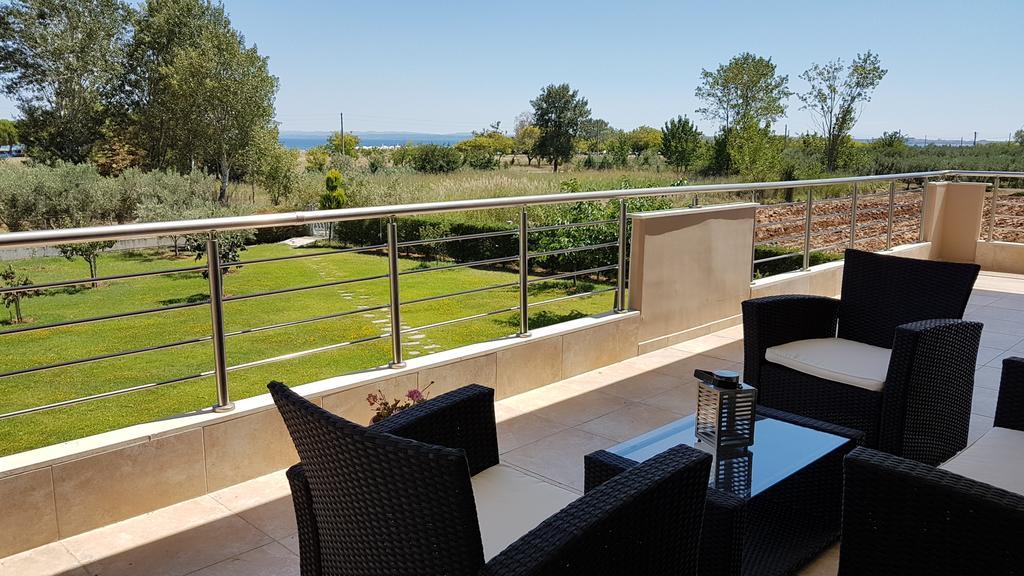 Villa Iris By Rentalspro Services - Agios Mamas Beach エクステリア 写真