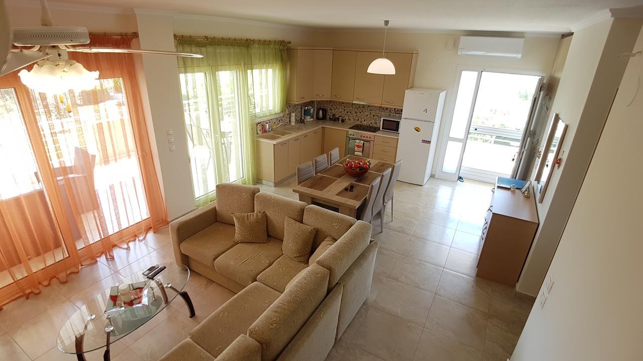 Villa Iris By Rentalspro Services - Agios Mamas Beach エクステリア 写真